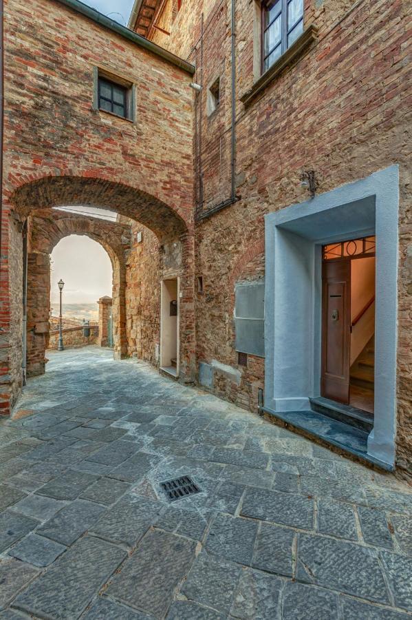 La Rocca Aparthotel กัมบาสซี แตร์เม ภายนอก รูปภาพ